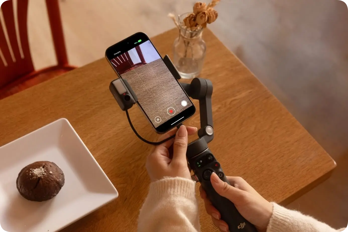 Стабилизатор DJI Osmo Mobile 8 Vlog Combo — фото 7